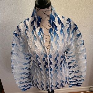 Elegant blue and white crinkled komarov blouse